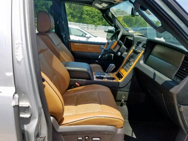 5LMJJ2H50BEJ08369 - 2011 LINCOLN NAVIGATOR SILVER photo 5