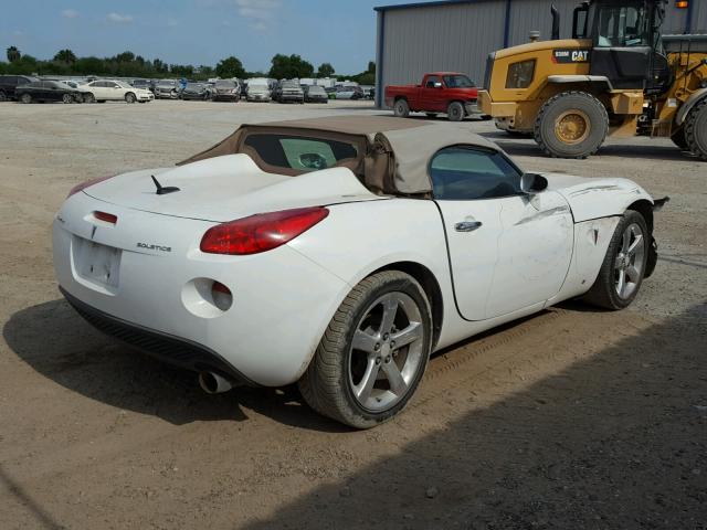 1G2MB35BX8Y107873 - 2008 PONTIAC SOLSTICE WHITE photo 4