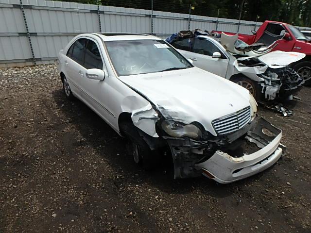 WDBRF61J82F237897 - 2002 MERCEDES-BENZ C 240 WHITE photo 1