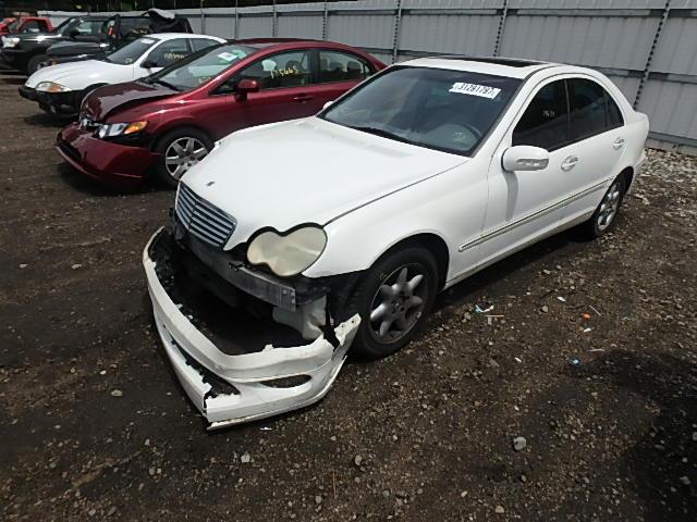 WDBRF61J82F237897 - 2002 MERCEDES-BENZ C 240 WHITE photo 2