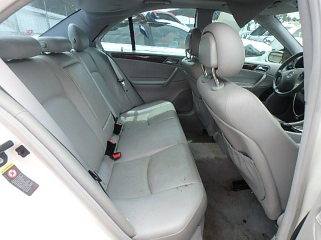 WDBRF61J82F237897 - 2002 MERCEDES-BENZ C 240 WHITE photo 6