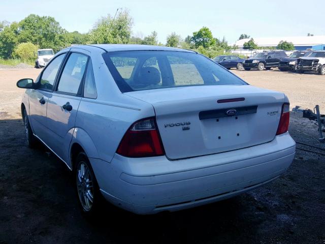 1FAHP34N97W152300 - 2007 FORD FOCUS ZX4 WHITE photo 3