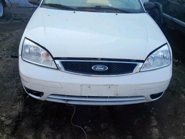 1FAHP34N97W152300 - 2007 FORD FOCUS ZX4 WHITE photo 9