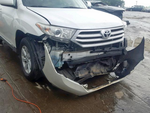 5TDZK3EH1CS076023 - 2012 TOYOTA HIGHLANDER WHITE photo 9