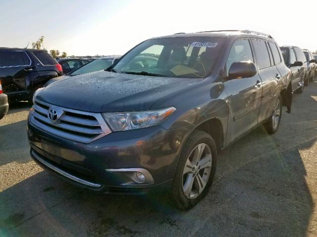 5TDYK3EH8DS134447 - 2013 TOYOTA HIGHLANDER CHARCOAL photo 2