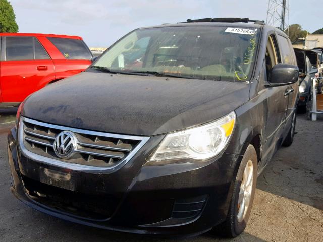 2V8HW34149R578163 - 2009 VOLKSWAGEN ROUTAN SE BLACK photo 2