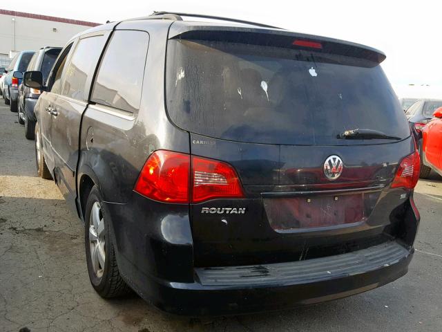 2V8HW34149R578163 - 2009 VOLKSWAGEN ROUTAN SE BLACK photo 3