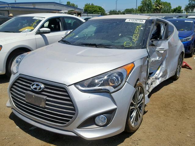 KMHTC6AE2HU314802 - 2017 HYUNDAI VELOSTER T SILVER photo 2