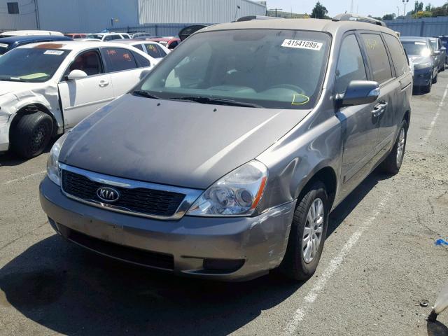 KNDMG4C78B6370688 - 2011 KIA SEDONA LX GRAY photo 2