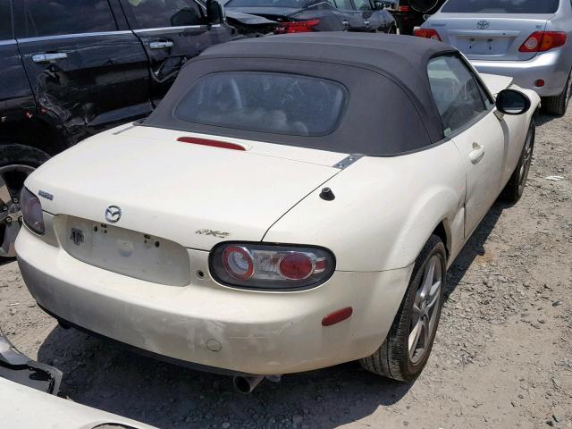 JM1NC25FX60116269 - 2006 MAZDA MX-5 MIATA WHITE photo 4