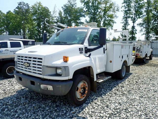 1GBC4C1104F505442 - 2004 CHEVROLET C4500 C4C0 WHITE photo 2