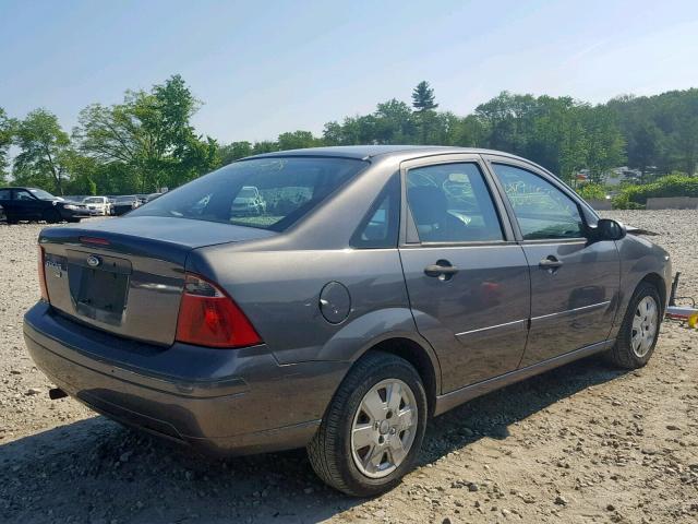 1FAFP34N87W307863 - 2007 FORD FOCUS ZX4 GRAY photo 4