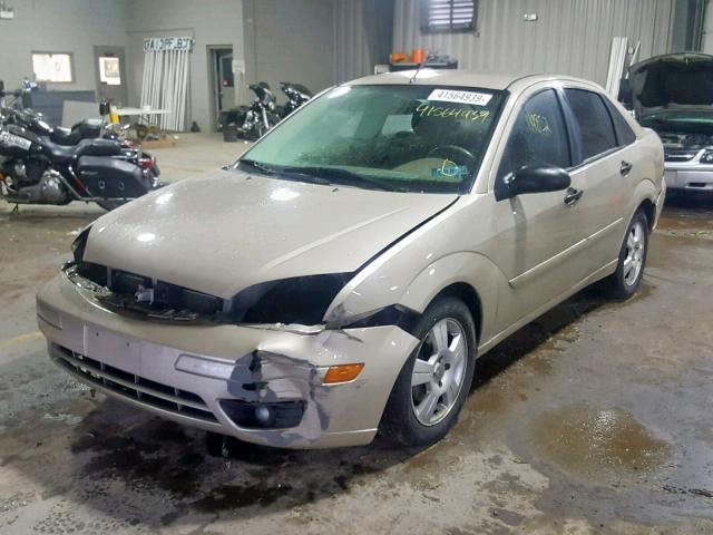 1FAHP34N67W261975 - 2007 FORD FOCUS ZX4 BEIGE photo 2