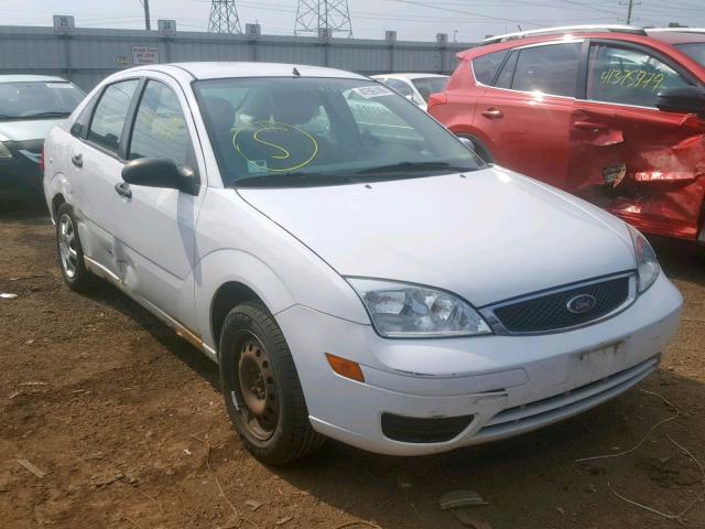 1FAFP34N35W151650 - 2005 FORD FOCUS ZX4 WHITE photo 1