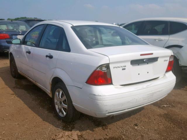 1FAFP34N35W151650 - 2005 FORD FOCUS ZX4 WHITE photo 3