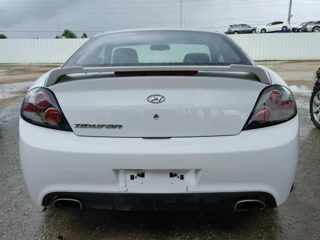 KMHHM66DX7U255239 - 2007 HYUNDAI TIBURON GS WHITE photo 9