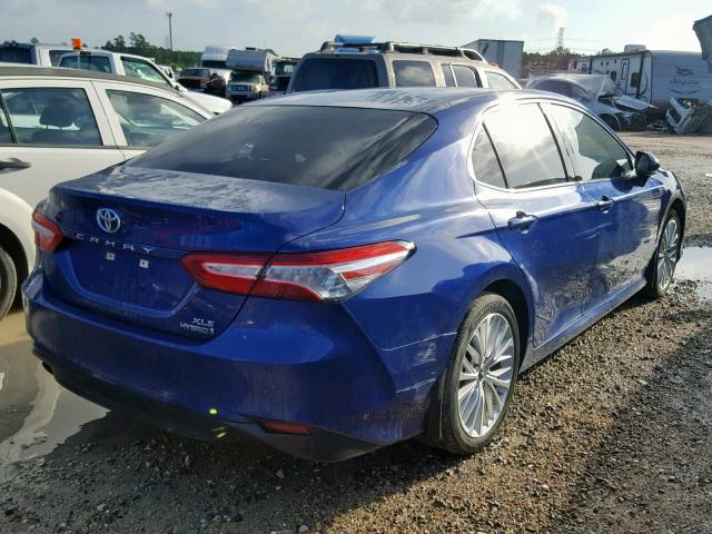 4T1B21HK1JU502262 - 2018 TOYOTA CAMRY HYBR BLUE photo 4