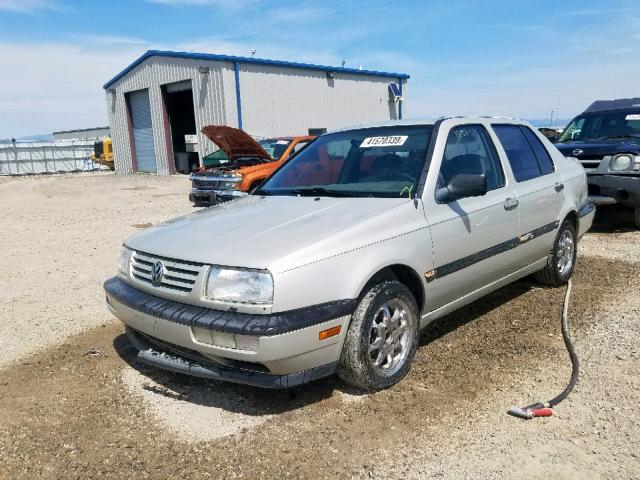 3VWSA81H3TM021688 - 1996 VOLKSWAGEN JETTA GLS SILVER photo 2