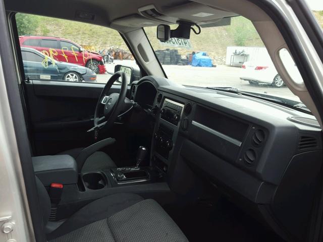 1J8HG48N58C230531 - 2008 JEEP COMMANDER GRAY photo 5