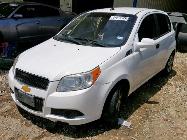 KL1TD66E79B619615 - 2009 CHEVROLET AVEO LS WHITE photo 2