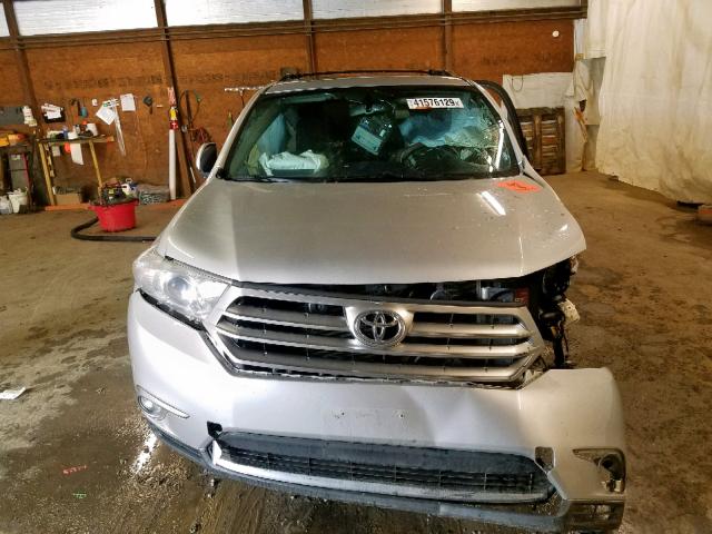 5TDDK3EH9DS199063 - 2013 TOYOTA HIGHLANDER SILVER photo 10