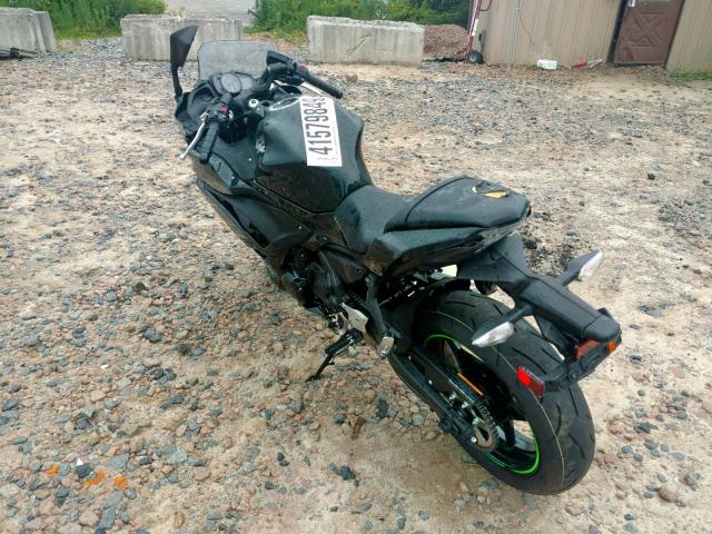 JKAEXEJ18KDA03081 - 2019 KAWASAKI EX650 J BLACK photo 3