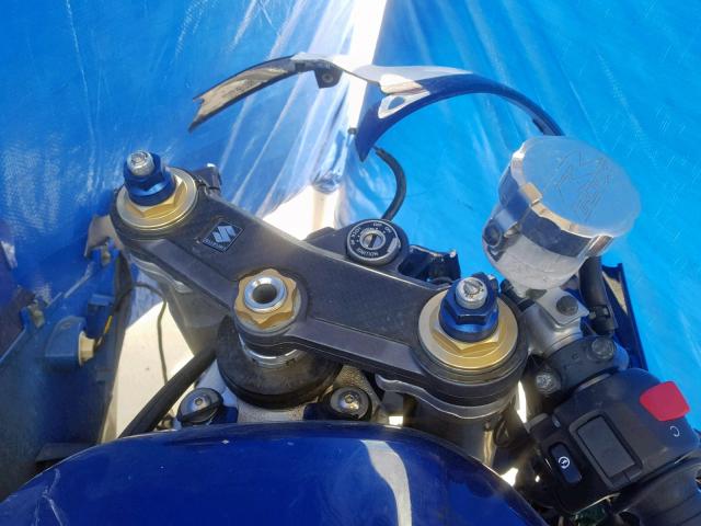 JS1GR7HA522100378 - 2002 SUZUKI GSX-R750 BLUE photo 8