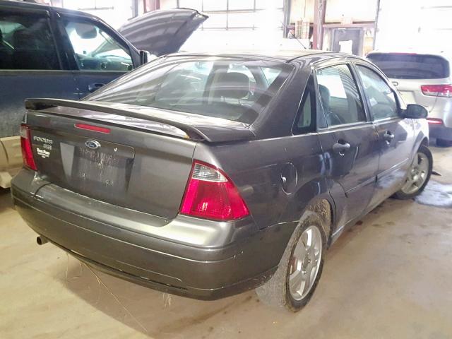 1FAHP34N17W244517 - 2007 FORD FOCUS ZX4 GRAY photo 4