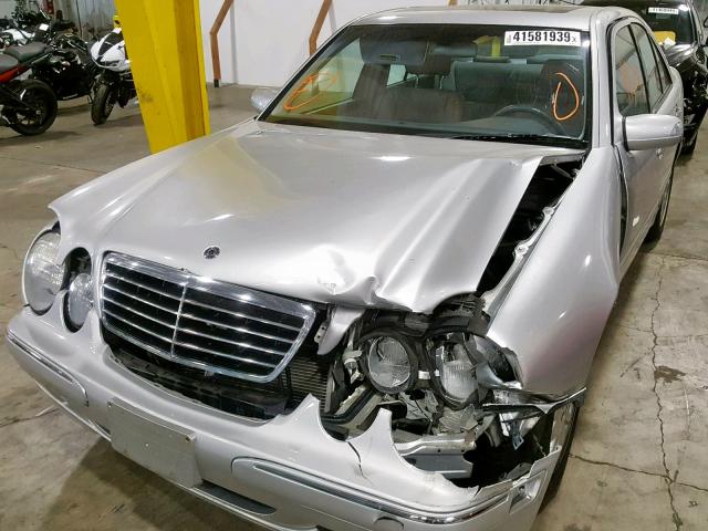 WDBJF65J3YB162095 - 2000 MERCEDES-BENZ E 320 SILVER photo 2