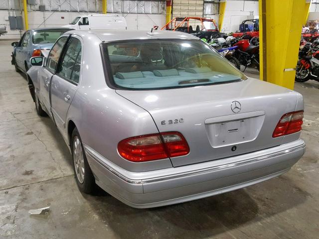 WDBJF65J3YB162095 - 2000 MERCEDES-BENZ E 320 SILVER photo 3