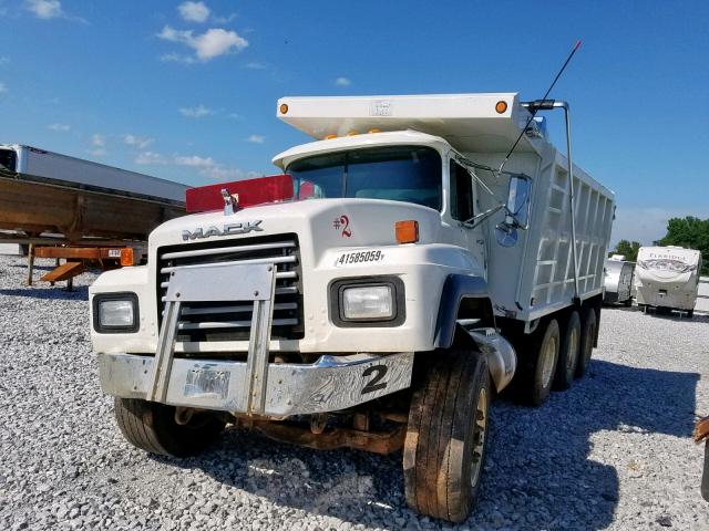 1M2P324C52M060367 - 2002 MACK 600 RD600 WHITE photo 2