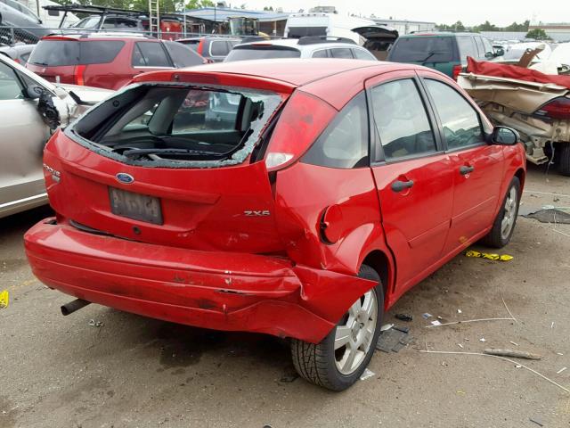 3FAHP37N95R134858 - 2005 FORD FOCUS ZX5 RED photo 4