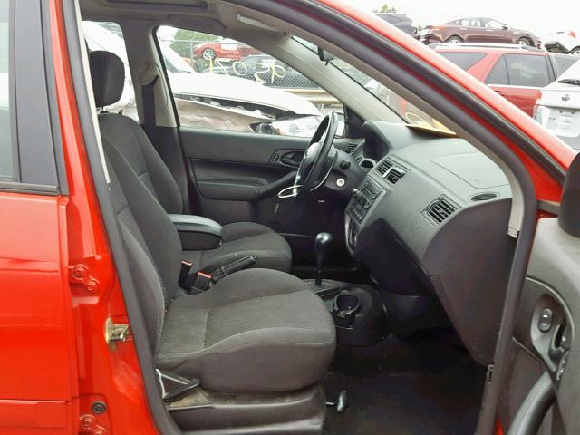 3FAHP37N95R134858 - 2005 FORD FOCUS ZX5 RED photo 5