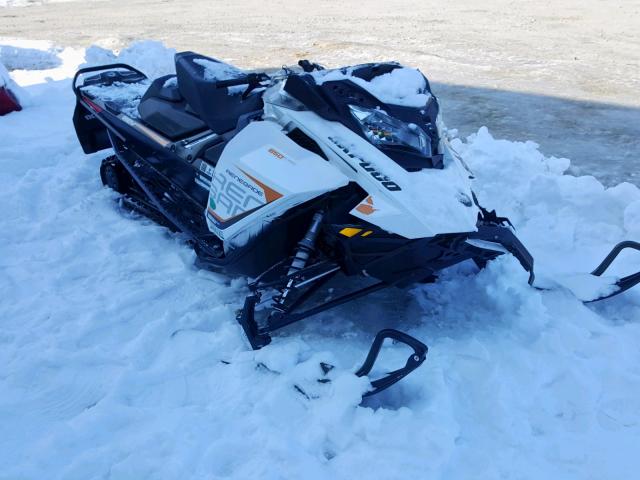 2BPSUFHX5HV000053 - 2017 SKI DOO MXZ WHITE photo 1