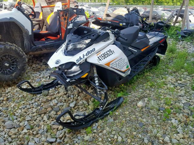 2BPSUFHX5HV000053 - 2017 SKI DOO MXZ WHITE photo 2