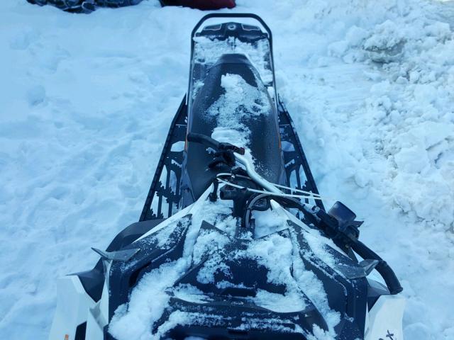 2BPSUFHX5HV000053 - 2017 SKI DOO MXZ WHITE photo 6