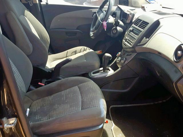 1G1JA5SH3D4128340 - 2013 CHEVROLET SONIC LS 黑色 照片 5
