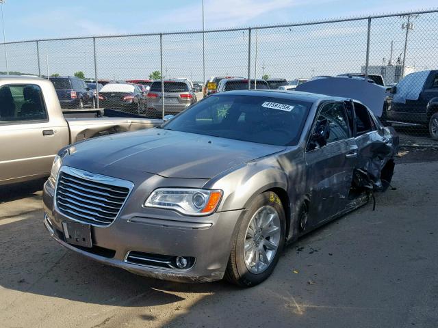 2C3CCACG1CH173145 - 2012 CHRYSLER 300 LIMITE GRAY photo 2