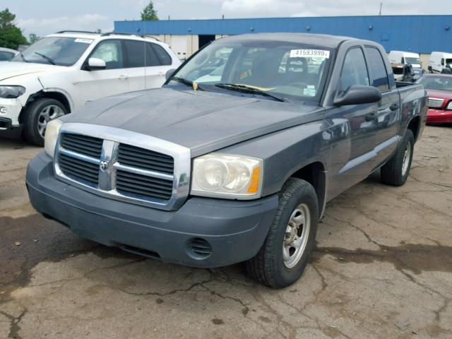 1D7HE28KX5S338318 - 2005 DODGE DAKOTA QUA GRAY photo 2