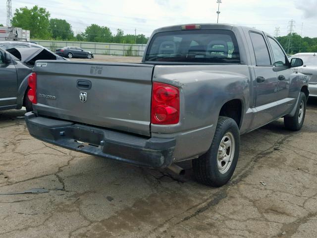 1D7HE28KX5S338318 - 2005 DODGE DAKOTA QUA GRAY photo 4