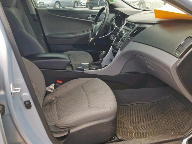 5NPEB4AC4DH758741 - 2013 HYUNDAI SONATA GLS SILVER photo 5