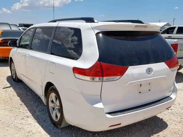 5TDKK3DC5CS192509 - 2012 TOYOTA SIENNA LE WHITE photo 3