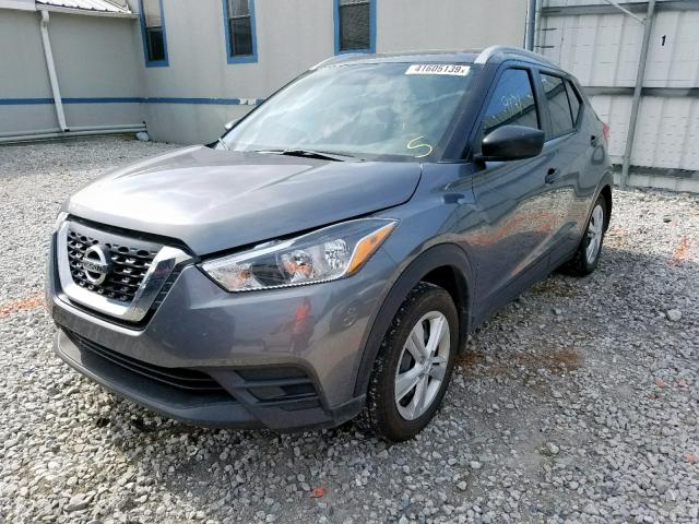 3N1CP5CU4JL541807 - 2018 NISSAN KICKS S GRAY photo 2