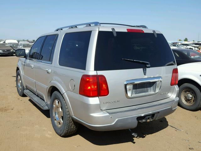 5LMFU28R93LJ27032 - 2003 LINCOLN NAVIGATOR SILVER photo 3