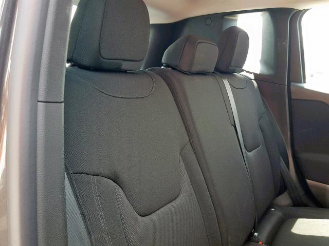 ZACCJBAB1JPH88076 - 2018 JEEP RENEGADE S ნაცრისფერი ფოტო 6