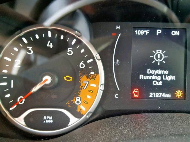 ZACCJBAB1JPH88076 - 2018 JEEP RENEGADE S ნაცრისფერი ფოტო 8