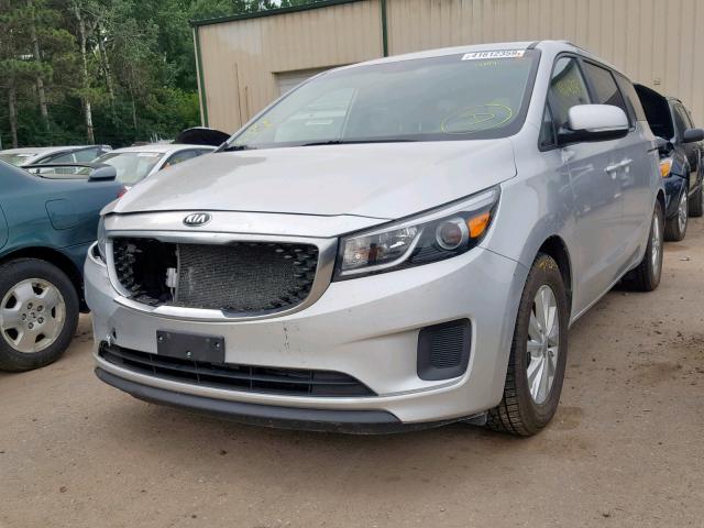 KNDMB5C18G6174211 - 2016 KIA SEDONA LX SILVER photo 2