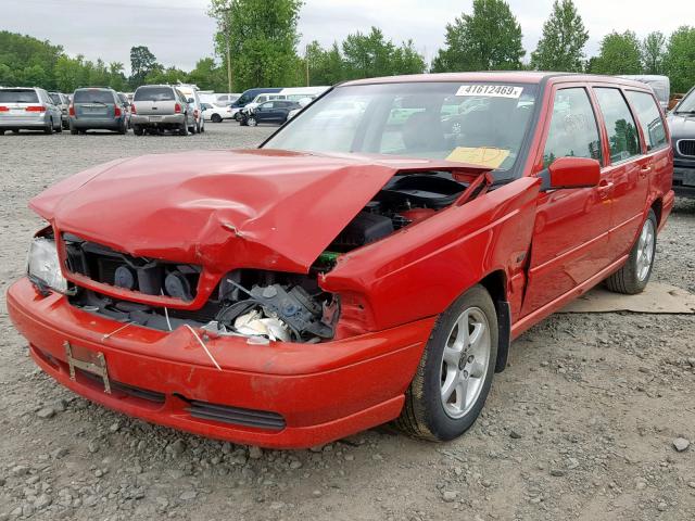 YV1LW5678W2444103 - 1998 VOLVO V70 GLT RED photo 2