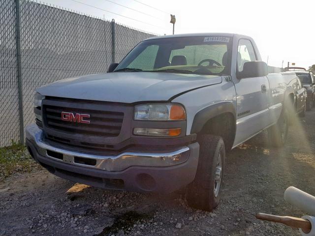 1GTHC24U63E368547 - 2003 GMC SIERRA C25 WHITE photo 2