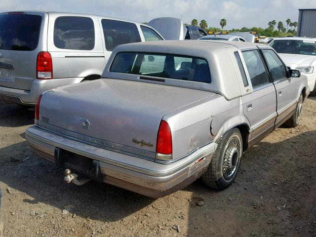 1C3XV66R4ND852767 - 1992 CHRYSLER NEW YORKER SILVER photo 4